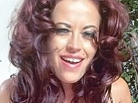 Rothaarige mit gro�e Jugs Licked und gefickt ihr rasierte Fotze 