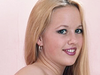 Adorable 18 Year alte neckend ihr H�schen und bekommend nackte 